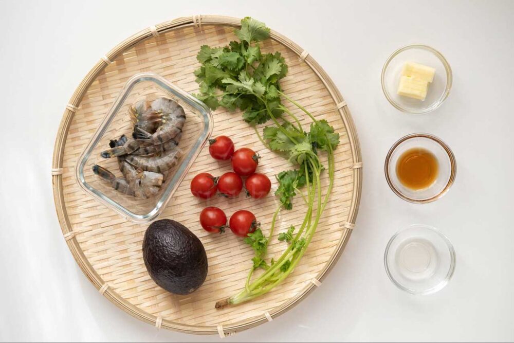 発酵食品腸活レシピ「アボカドとエビのホットサラダ」