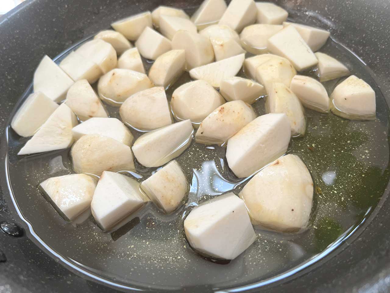 発酵食品腸活レシピ「揚げ里芋の醤油麹白和え」