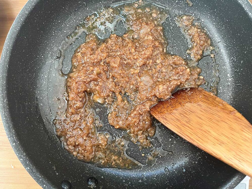発酵食品腸活レシピ「醤油麹で旨みたっぷりなオニオンソースハンバーグ」
