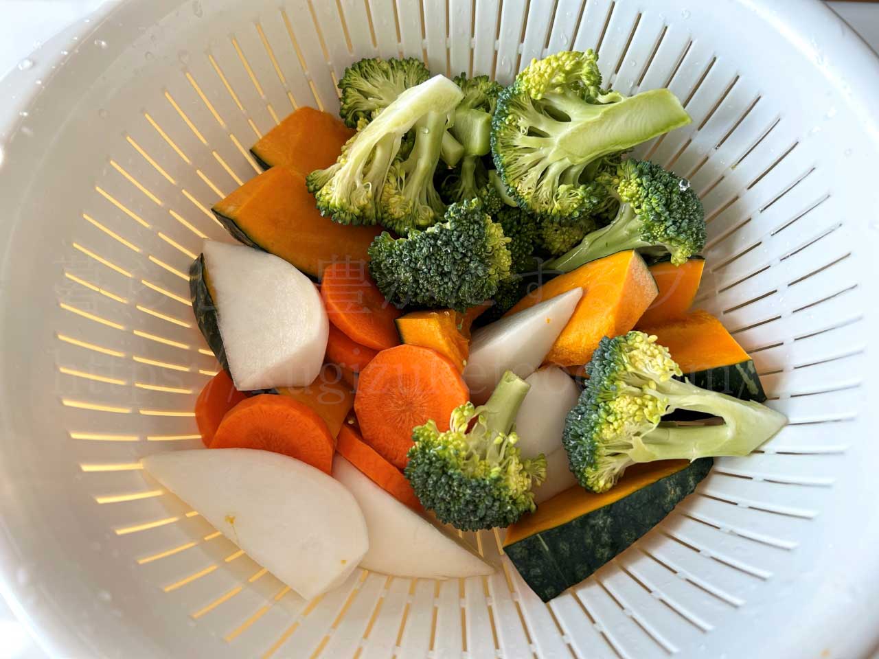 野菜レシピ「彩り野菜の温野菜サラダ」